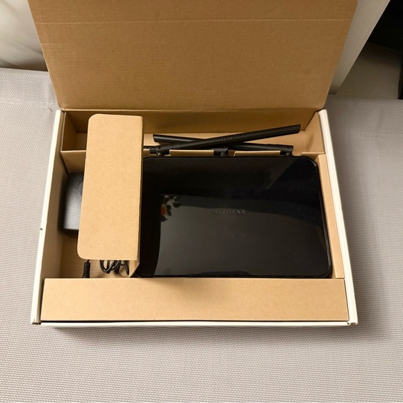 NETGEAR AC750 WiFi Router - Picture 3 of 5